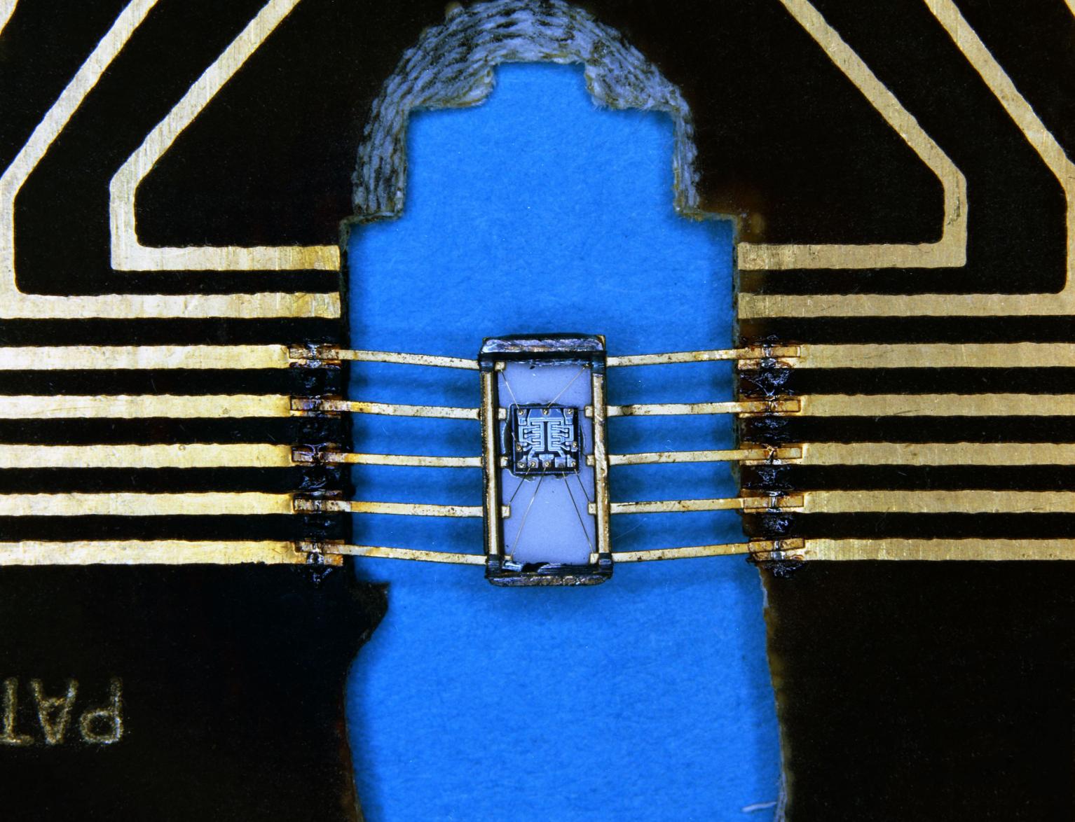 Apollo Irradiated Dual NOR Gate integrated Circuit Apollo Irradiated Dual NOR Gate integrated Circuit