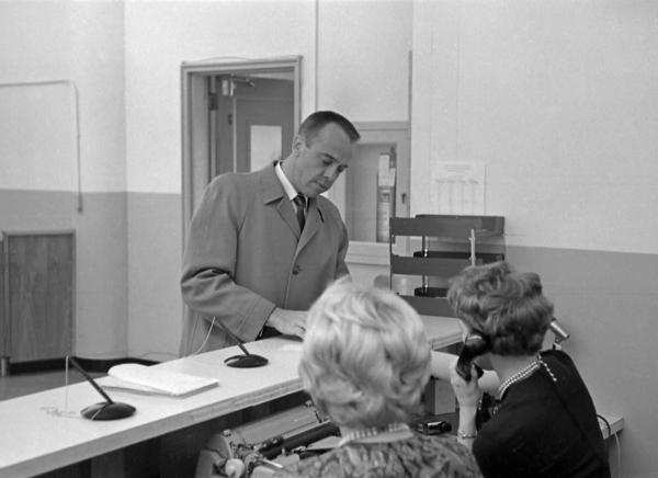 Alan Shepard Signing in at W7 Alan Shepard Signing in at W7