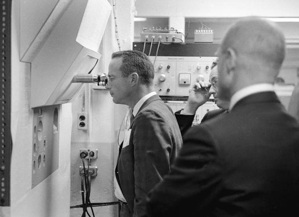 Scott Carpenter Peering Into Primary Guidance, Navigation, and Control System Mock-Up Scott Carpenter Peering Into Primary Guidance, Navigation, and Control System Mock-Up