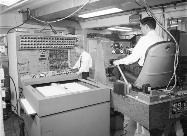 Analog Computer Cockpit Simulator Analog Computer Cockpit Simulator