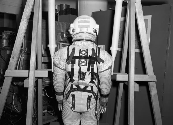 Pressure Suit Tests at Apollo Optical Simulator Pressure Suit Tests at Apollo Optical Simulator