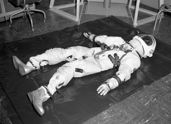 Pressure Suit Test of Apollo Optical Simulation Pressure Suit Test of Apollo Optical Simulation