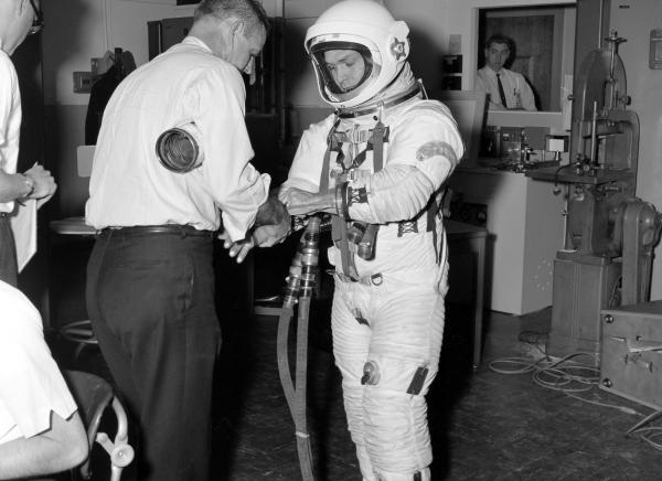 Pressure Suit Test Of Apollo Optical Simulation Pressure Suit Test Of Apollo Optical Simulation