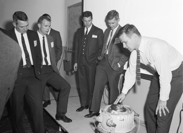 Apollo Astronauts and Engineers at the MIT Instrumentation Lab Apollo Astronauts and Engineers at the MIT Instrumentation Lab