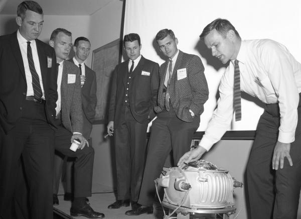 Apollo Astronauts at the MIT Instrumentation Laboratory Apollo Astronauts at the MIT Instrumentation Laboratory