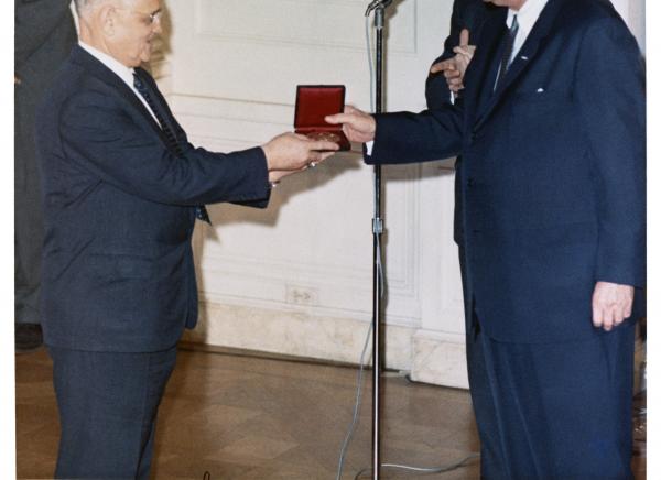 President Lyndon B. Johnson Awarding Doc Draper the National Medal of Science President Lyndon B. Johnson Awarding Doc Draper the National Medal of Science