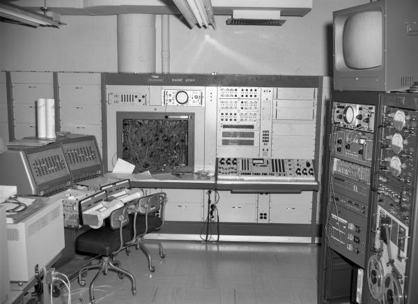 Apollo Analog Simulation Facilities