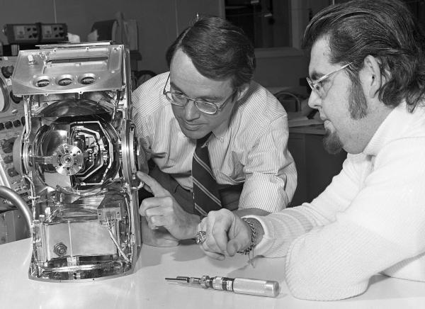 Lunar Traverse Gravimeter With Sheldon Buck and Chris Dafnoulelis Lunar Traverse Gravimeter With Sheldon Buck and Chris Dafnoulelis